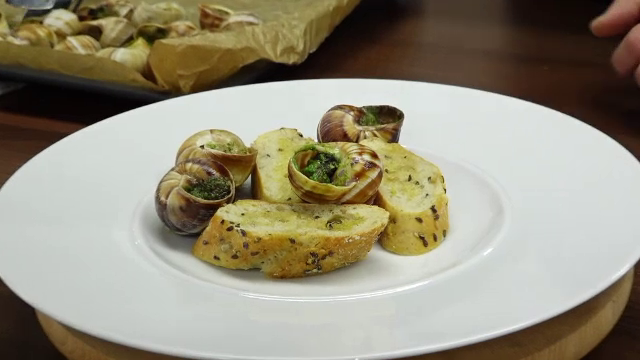 Melcii rom&acirc;nești ajung la prețuri de lux &icirc;n farfuriile italienilor și francezilor