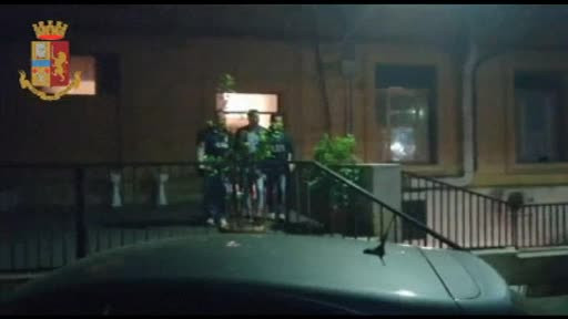 Român reținut după ce ar fi ucis o femeie în Roma. Crima a fost filmată