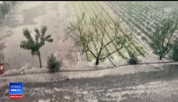 Dezastrul provocat de grindină în Dâmbovița. În județ nu există stații de rachete antigrindină