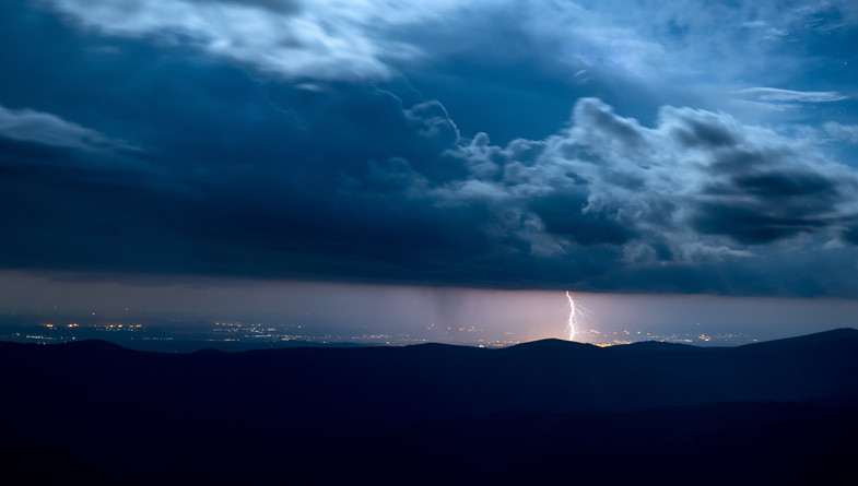 Vremea 15 mai 2019. Vijelii şi grindină în cea mai mare parte a ţării