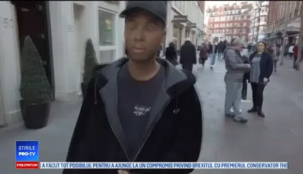 Petrecea 4 ore să se machieze pentru poze pe Instagram: ”Aveam atacuri de panică”