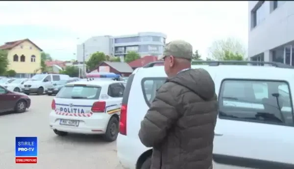 Un instructor auto îi învăța pe elevi să conducă în timp ce era beat. Reacția colegilor