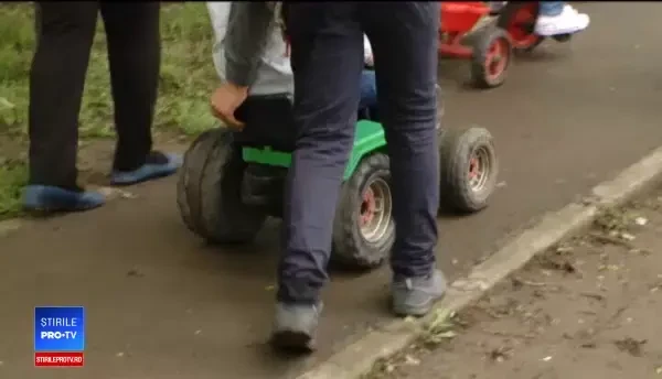 Imagini emoționante în Iași: copiii din diverse centre speciale și-au revăzut frații