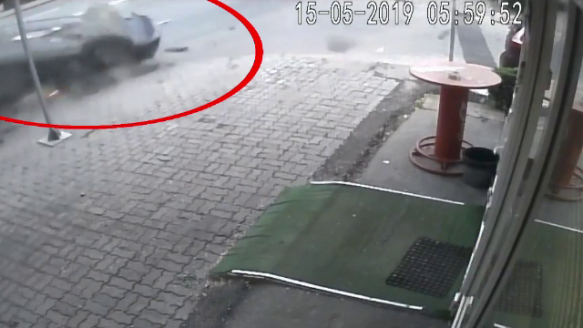 Accident surprins de camere în Pitești. Greșeala făcută de un șofer care circula cu viteză