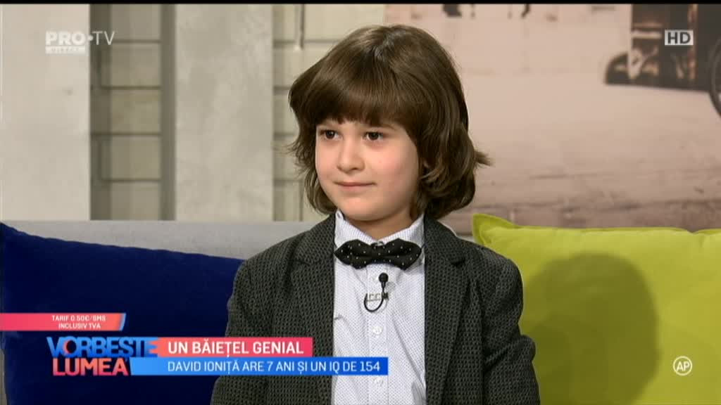 La 7 ani vorbește fluent engleza și știe toate capitalele lumii. Studiază încă 4 limbi străine