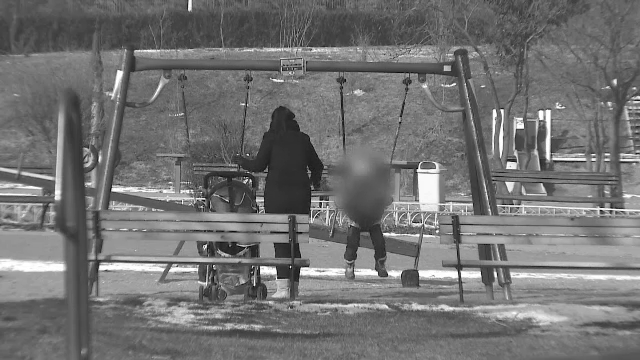 O mamă din București s-a filmat în timp ce își viola copiii. Unde au ajuns imaginile