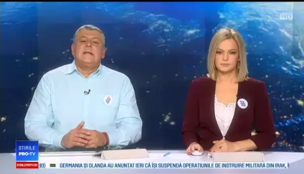 Momentul în care un poliţist evită o maşină care era cât pe ce să-l lovească
