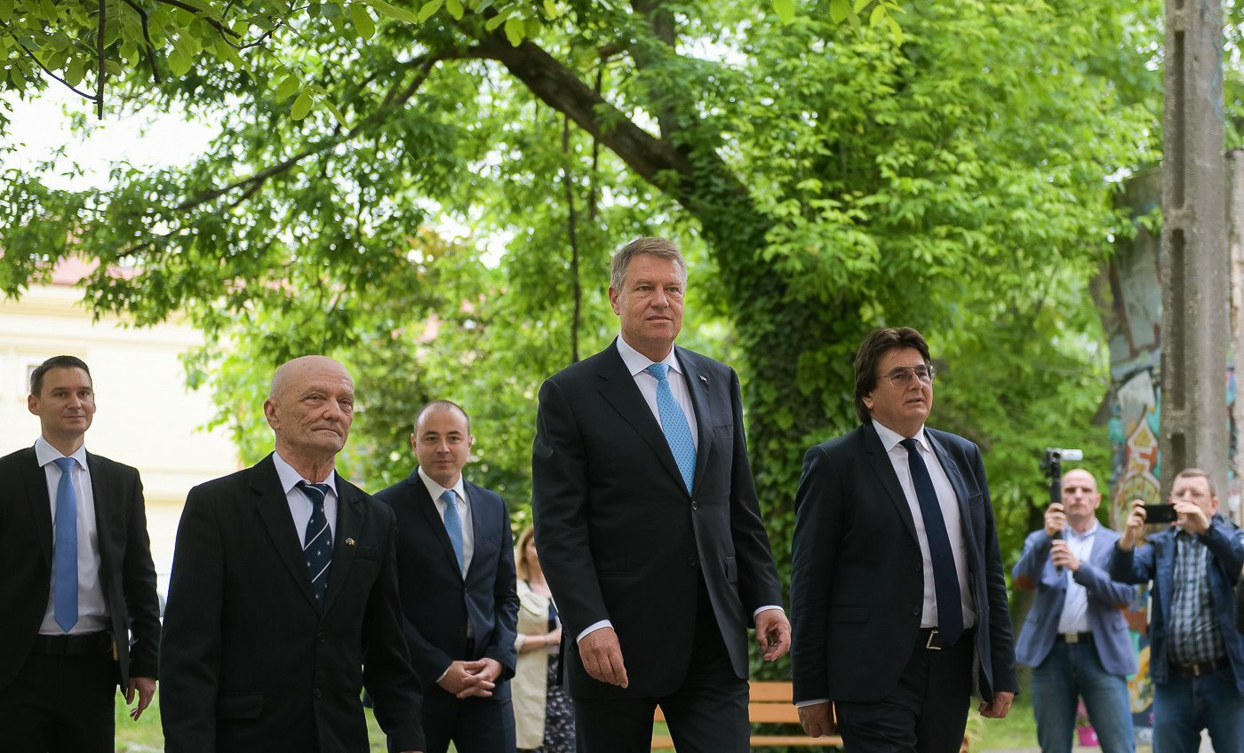 Reacţia preşedintelui Iohannis, când un bărbat l-a huiduit la Timişoara. Ce i-a replicat