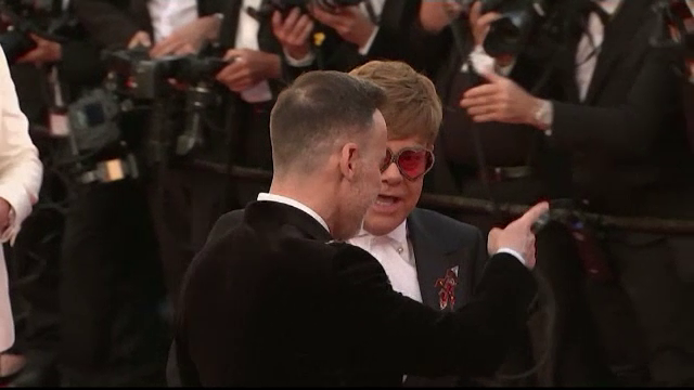 Reacţia lui Elton John când îl vede la Cannes pe actorul care joacă rolul său