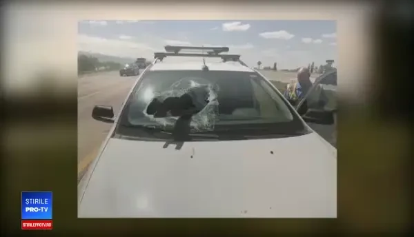 Cum a scăpat cu viață o șoferiță după ce o bârnă metalică i-a intrat prin parbriz