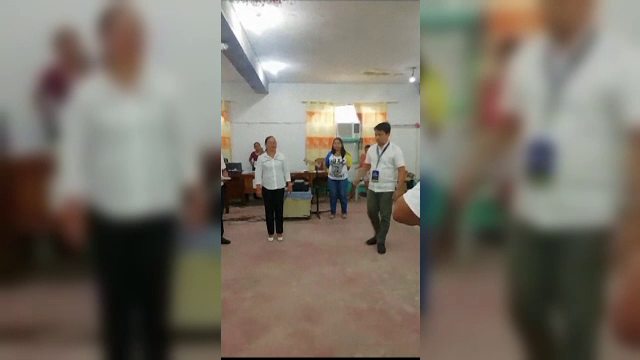 Bărbatul care a devenit primar după ce a dat cu banul. De ce a fost aleasă această metodă