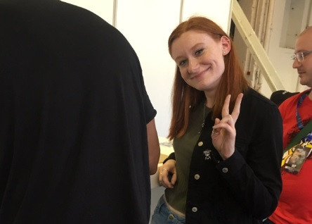 A fost abordată pe stradă de 3 turiști. Lucrul neobișnuit pe care i l-au cerut femeii. FOTO