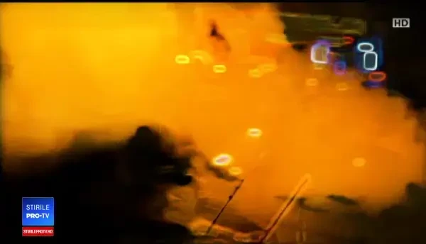 Mașini incendiate într-o parcare din Argeș. Proprietarul a fost ameninţat