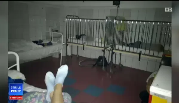 Spitalele de pediatrie din România arată ca niște închisori. Soluția unor pictori