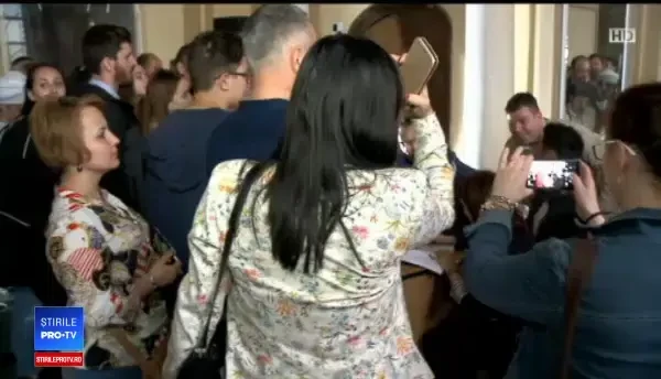 Cartea "România, te iubesc!", lansată în clădirea-simbol a Constanței. "Îmi plac mult"