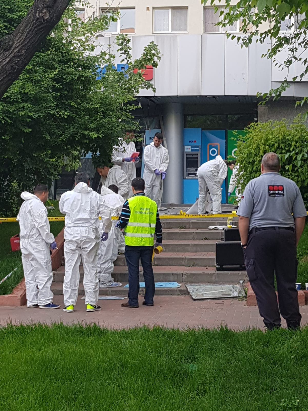 Bancomat aruncat în aer, pe un bulevard din Capitală. Explozia s-a auzit în tot cartierul