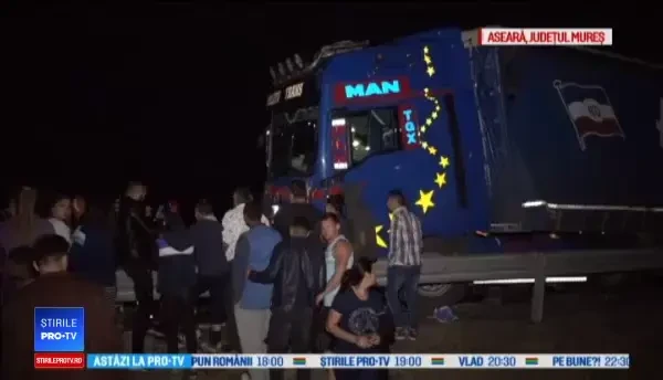 Un şofer de 21 de ani și-a găsit sfârșitul sub un TIR. Ce spun martorii accidentului
