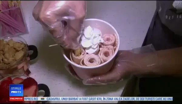 Îngheţată cu brânză cu viermi sau cu vin alb, în loc de vanilie sau ciocolată