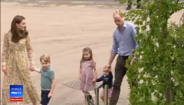 Ducesa Kate a încălcat o regulă importantă ca să-și pozeze copii în aceste ipostaze. VIDEO