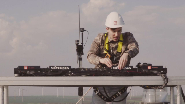 Premieră mondială la Neversea. Festivalul va fi alimentat cu energie verde din sursă eoliană