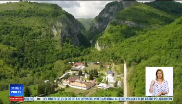 Aniversare în peştera Polovragi. Cine sunt cei care au făcut petrecere în grotă