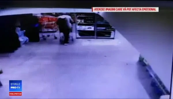 Paznic snopit în bătaie de un individ prins furând dintr-un magazin, în Moreni. VIDEO
