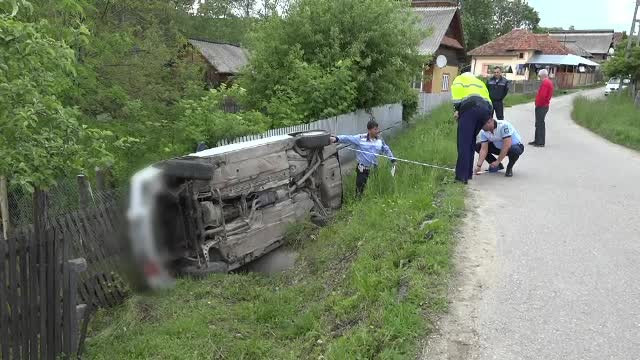 Tânăr din Argeș fără permis, dat pe mâna poliției de părinți, după ce a făcut accident
