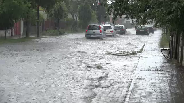 Românii care plătesc taxă pentru apa de ploaie: "E de la Dumnezeu"