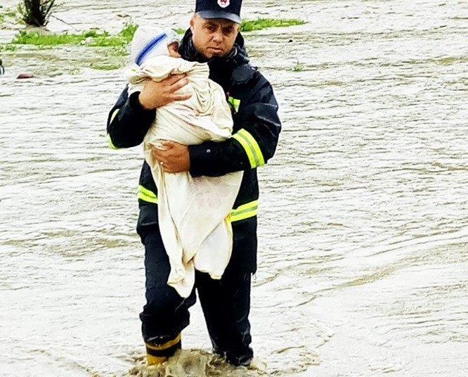 Urmările codului roșu de inundații. Zece județe au fost afectate de fenomenele meteo