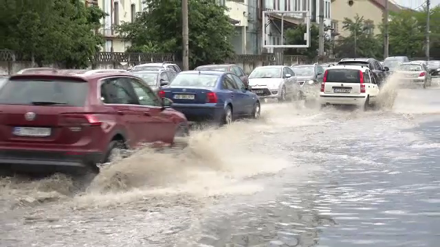 Atenționare pentru județul Timiș. Cod roşu de inundaţii pe râul Bega