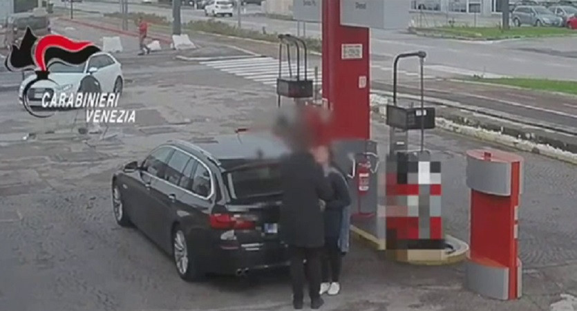 ANIMAȚIE GRAFICĂ. Metoda prin care 6 români au devenit proprietarii a 1600 de mașini