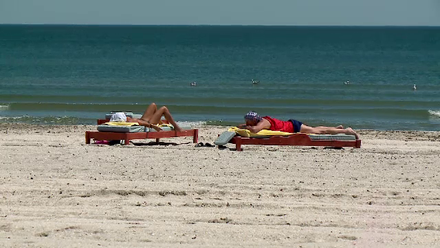 Tarifele pe litoral au scăzut cu 70% din cauza vremii. Prețul pentru un week-end la Mamaia