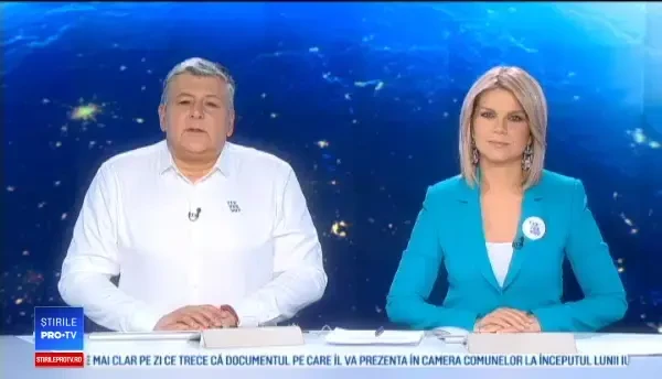 Accident între doi începători din Dâmbovița. Mașina unei femei a ajuns în gard