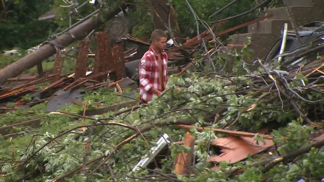 Fenomenele meteo care au îngrozit americanii. „M-a luat pe sus şi m-a trântit la pământ”