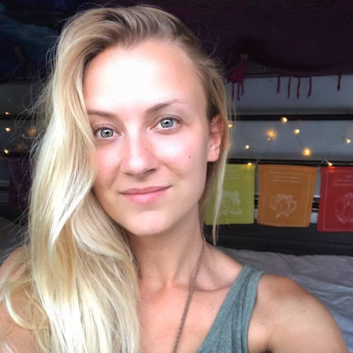 O tânără și-a pierdut aparatul foto pe care avea poze indecente. „Nu e vorba despre bani”