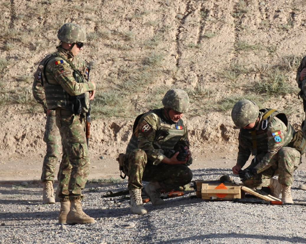 5 militari români, răniţi în Afganistan în urma unui atac cu o bombă artizanală