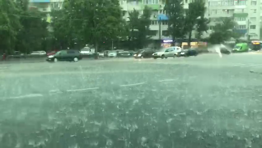 Furtună pe A2 Cernavodă - Constanţa. Vizivilitatea este de sub 100 de metri