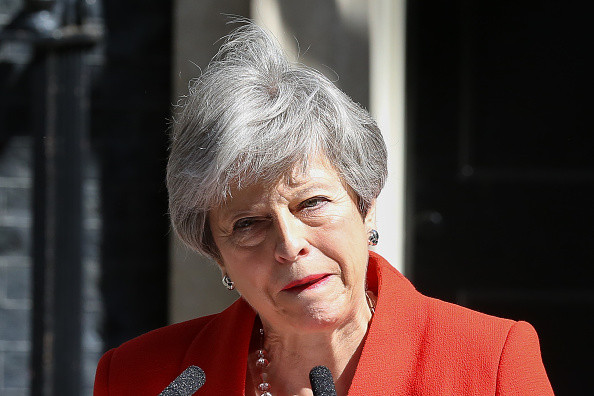 Momentul în care Theresa May izbucnește în lacrimi. Ce urmează după demisia ei