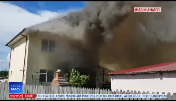 Un apicultor din Argeș și-a incendiat din greșeală propria casă. "Ce să văd? Lume alergând”