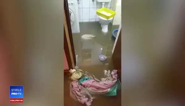 Casă inundată în cartierul 23 august