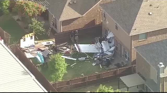 Un avion s-a prăbușit pe o casă din Dallas. În locuință erau o femeie și doi copii