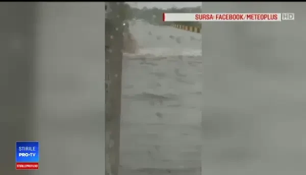 Alertă de vreme severă. Ploi torenţiale, descărcări electrice, vijelii şi grindină în mai multe regiuni