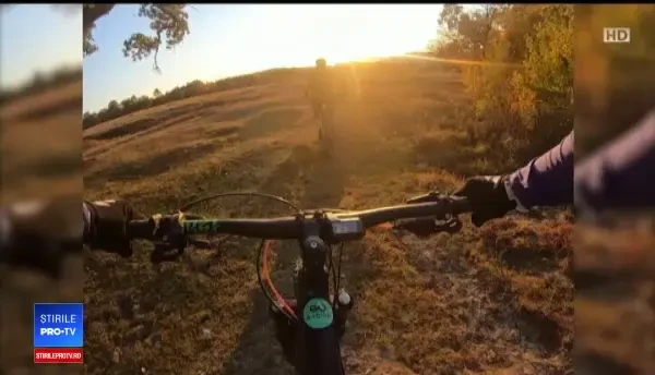 Turismul cu bicicleta electrică are tot mai mulți adepți în România: ”Vezi că există şi altă lume”