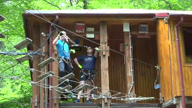 Zeci de mii de turisti au votat pe liste suplimentare, la munte și la mare