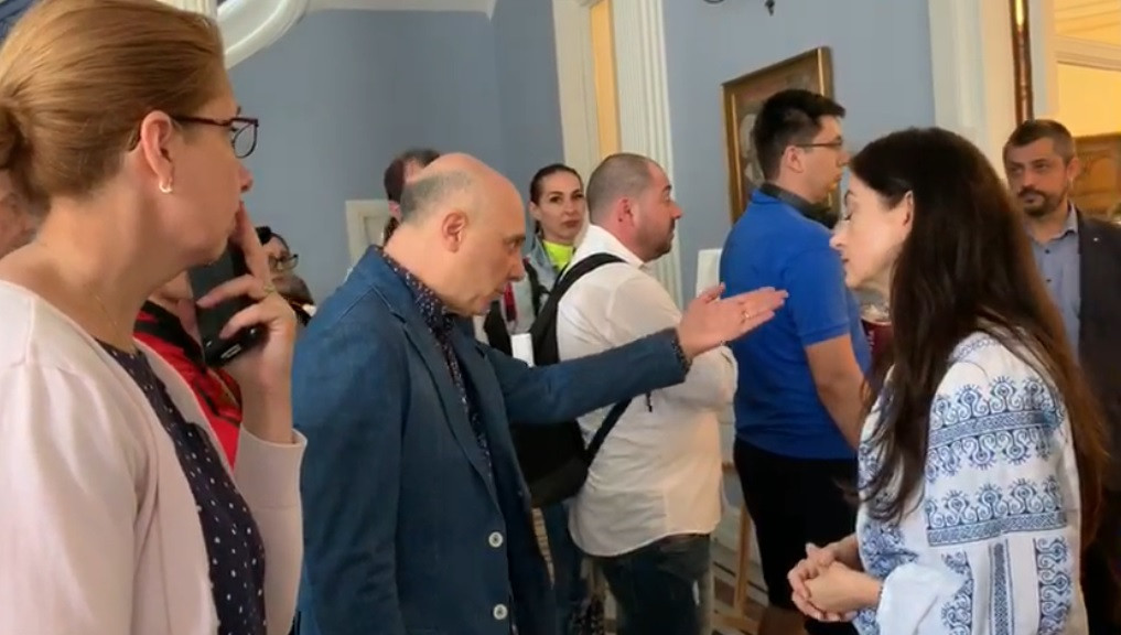 Nemulțumirea unui român din Londra: “N-am venit la biserică. Am venit să votăm”. VIDEO