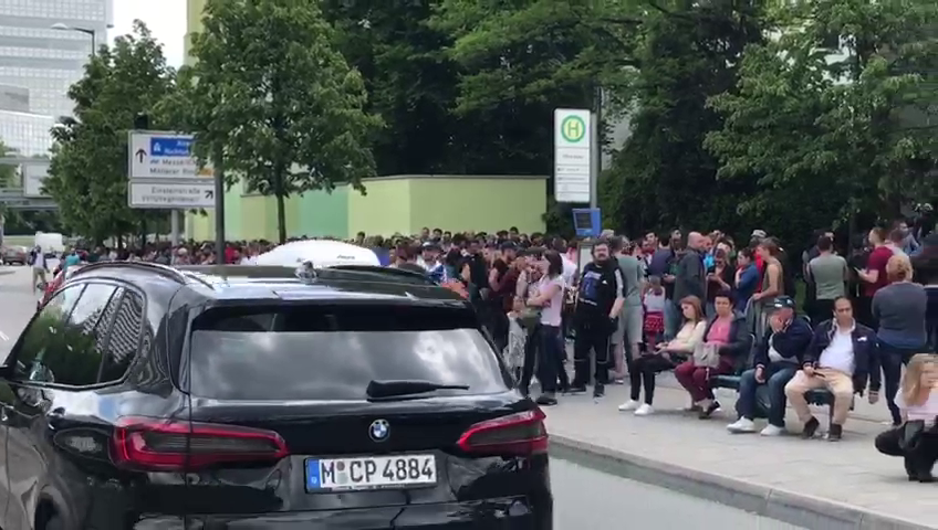 Coadă interminabilă la vot în Germania. Imaginile zilei, filmate în Munchen. VIDEO