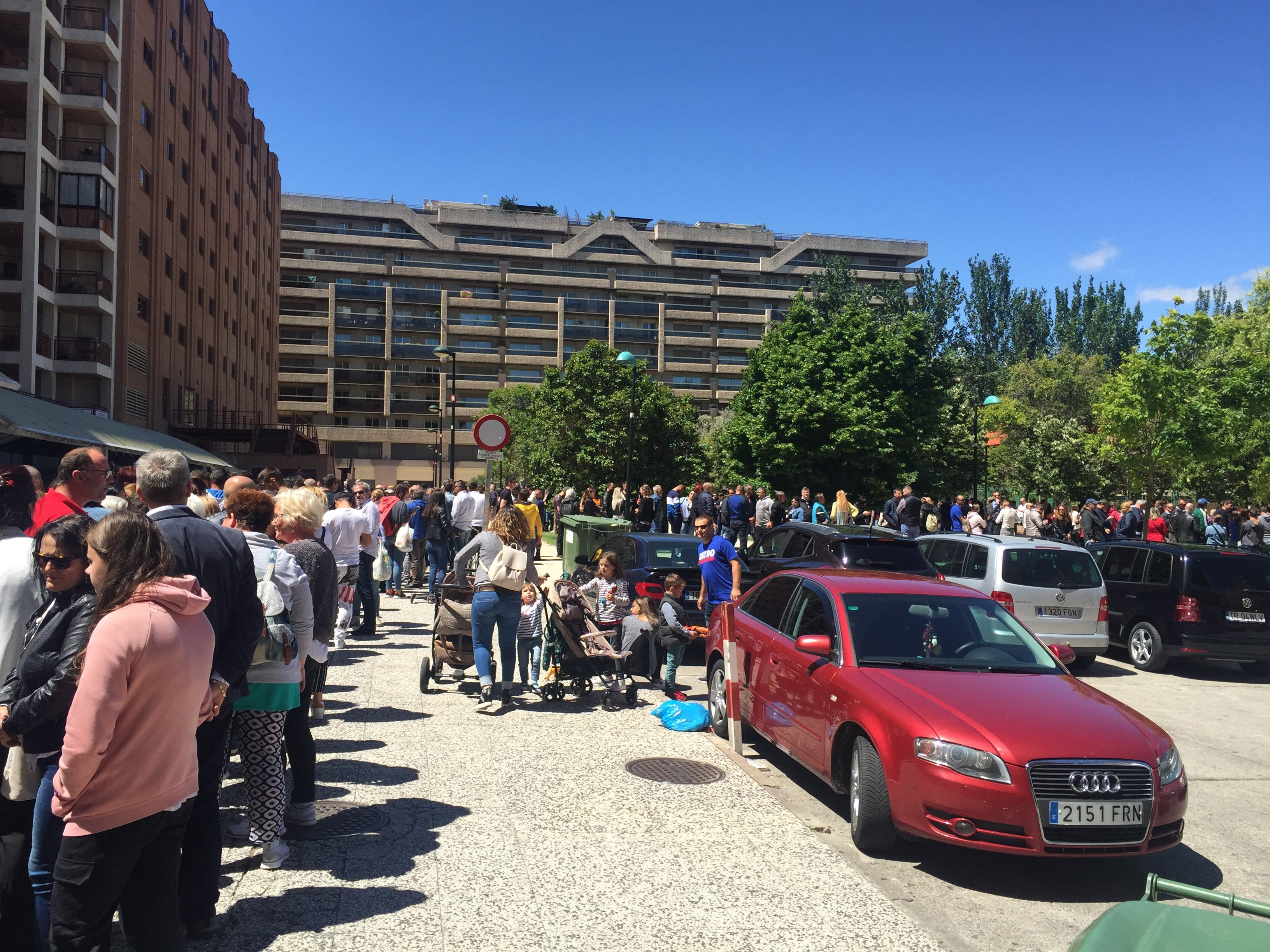 Alegeri și referendum 2019. Sute de români stau la coadă în Spania, să voteze. VIDEO