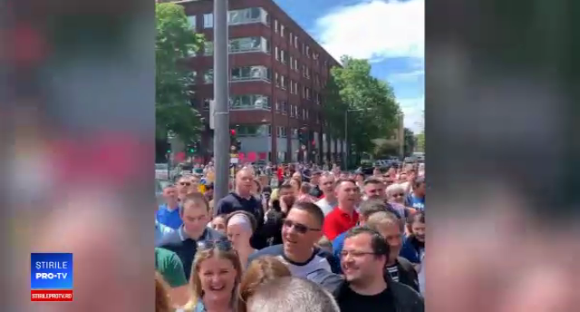 Sute de români scandează ”Vrem să votăm” în Londra. VIDEO