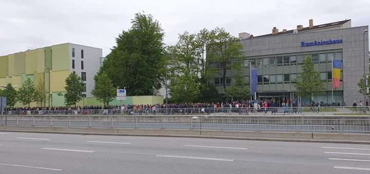 Mesajul unei românce care a stat 5 ore la coadă în Munchen ca să voteze