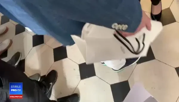 Nemulțumirea unui român din Londra: “N-am venit la biserică. Am venit să votăm”. VIDEO